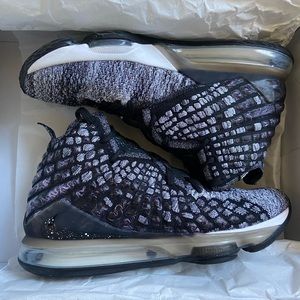 LeBron 17s “OREO” Size 11.5